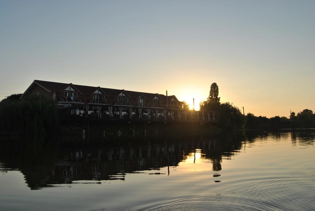 Lacul Racilor 3*