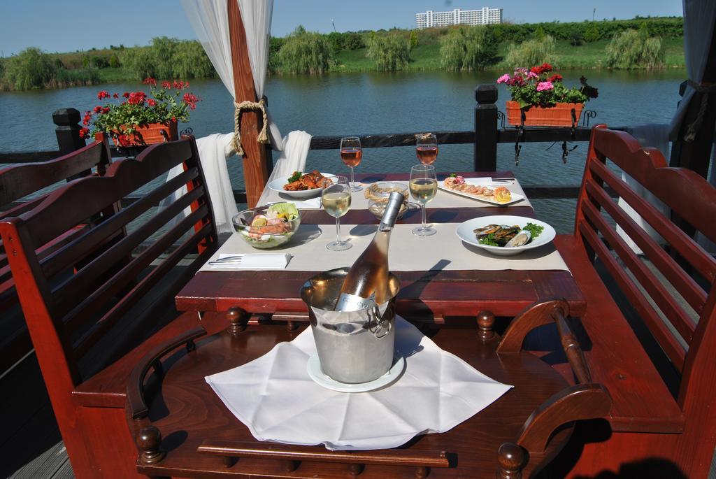 Lacul Racilor Hotel