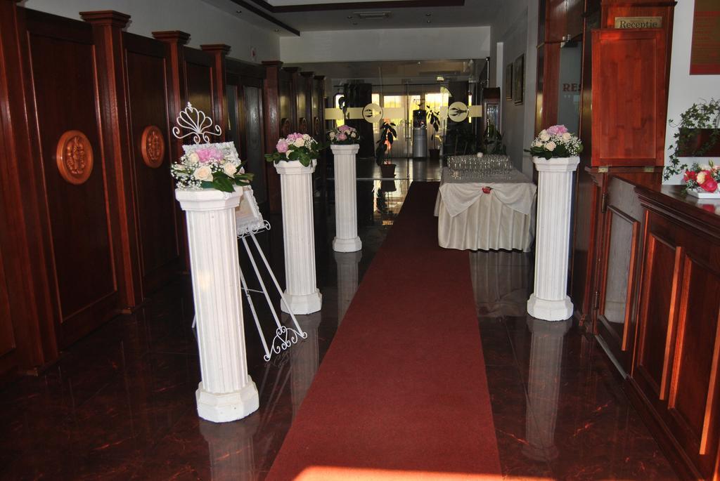 Hotel Lacul Racilor