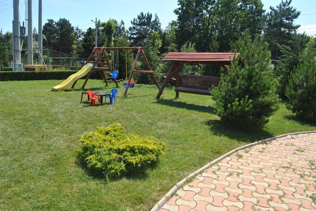 Hotel Lacul Racilor